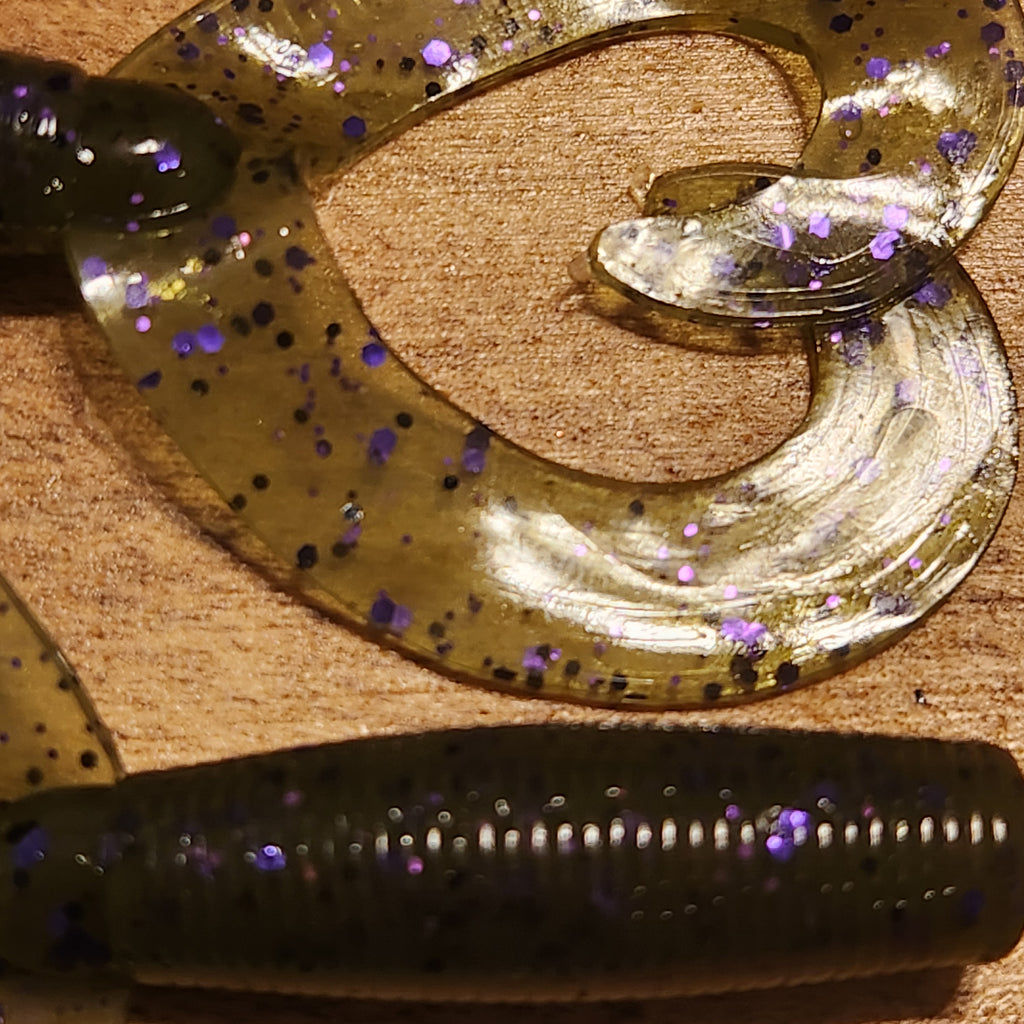 🌀 BAXTER’S BAITS TRIGGER GRUB™ Green Pumpkin Green & Purple Flake