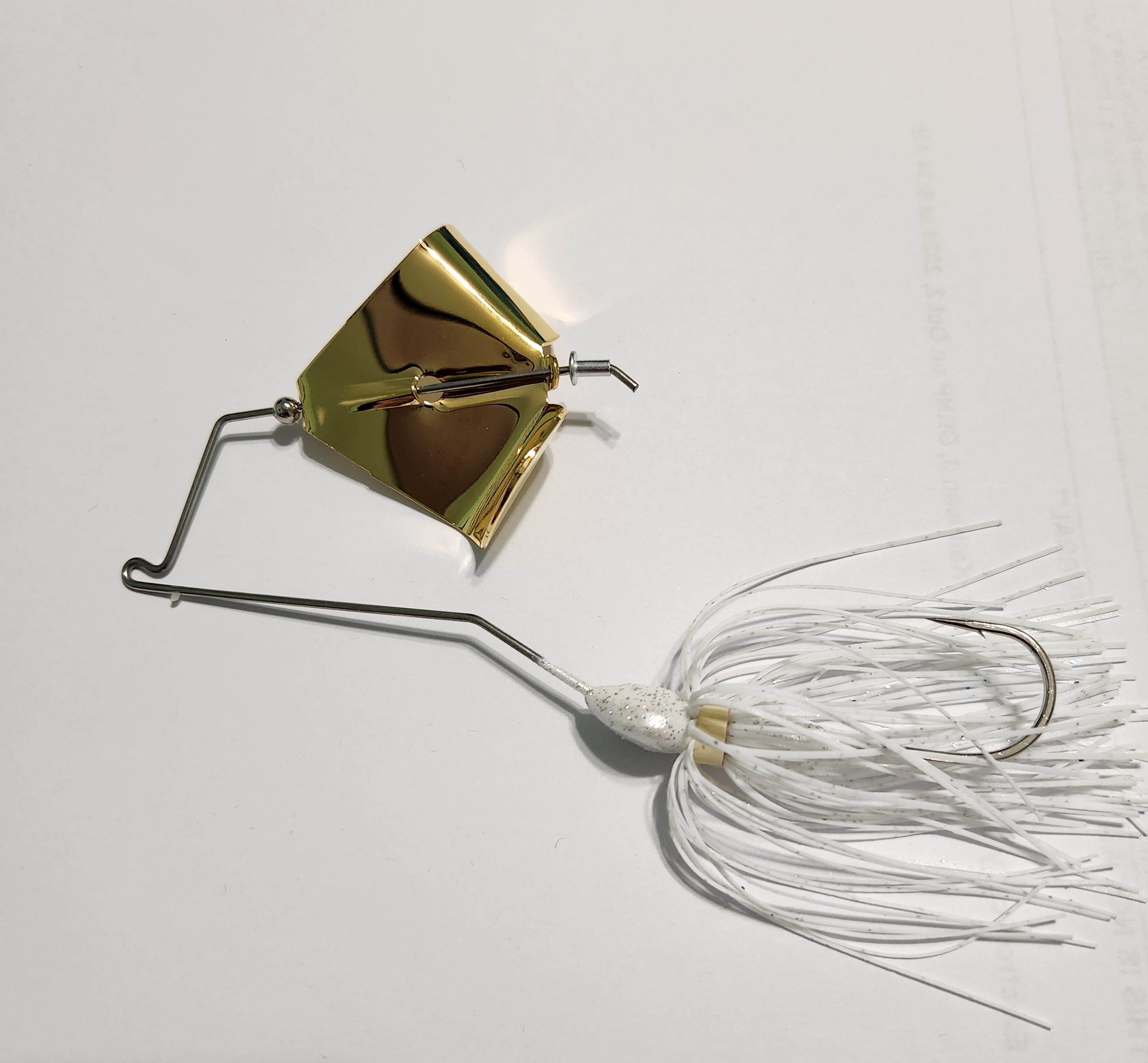 Buzzbait White w/ Gold Blade