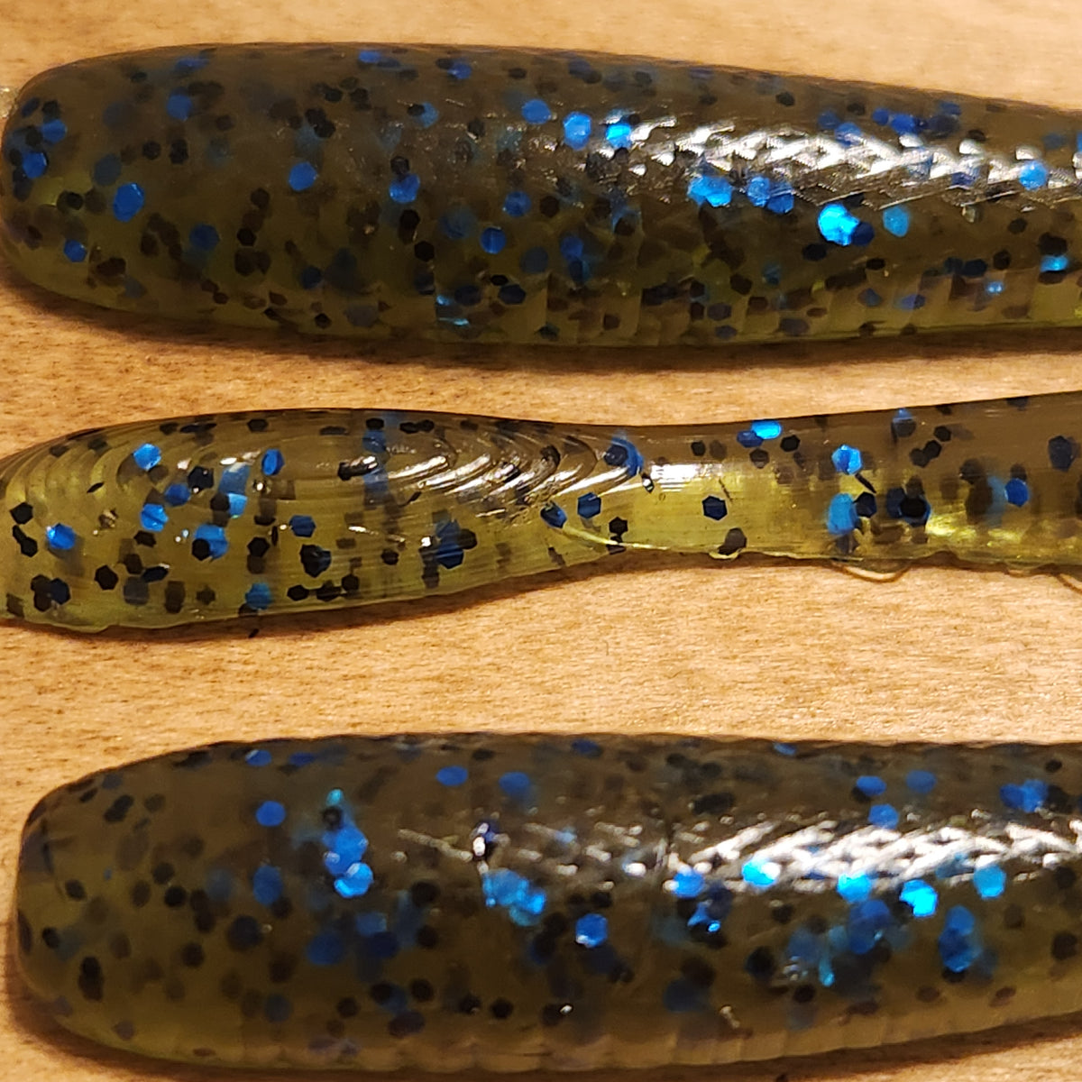 Trigger Flat™ Worm Green Pumpkin Blue Flake