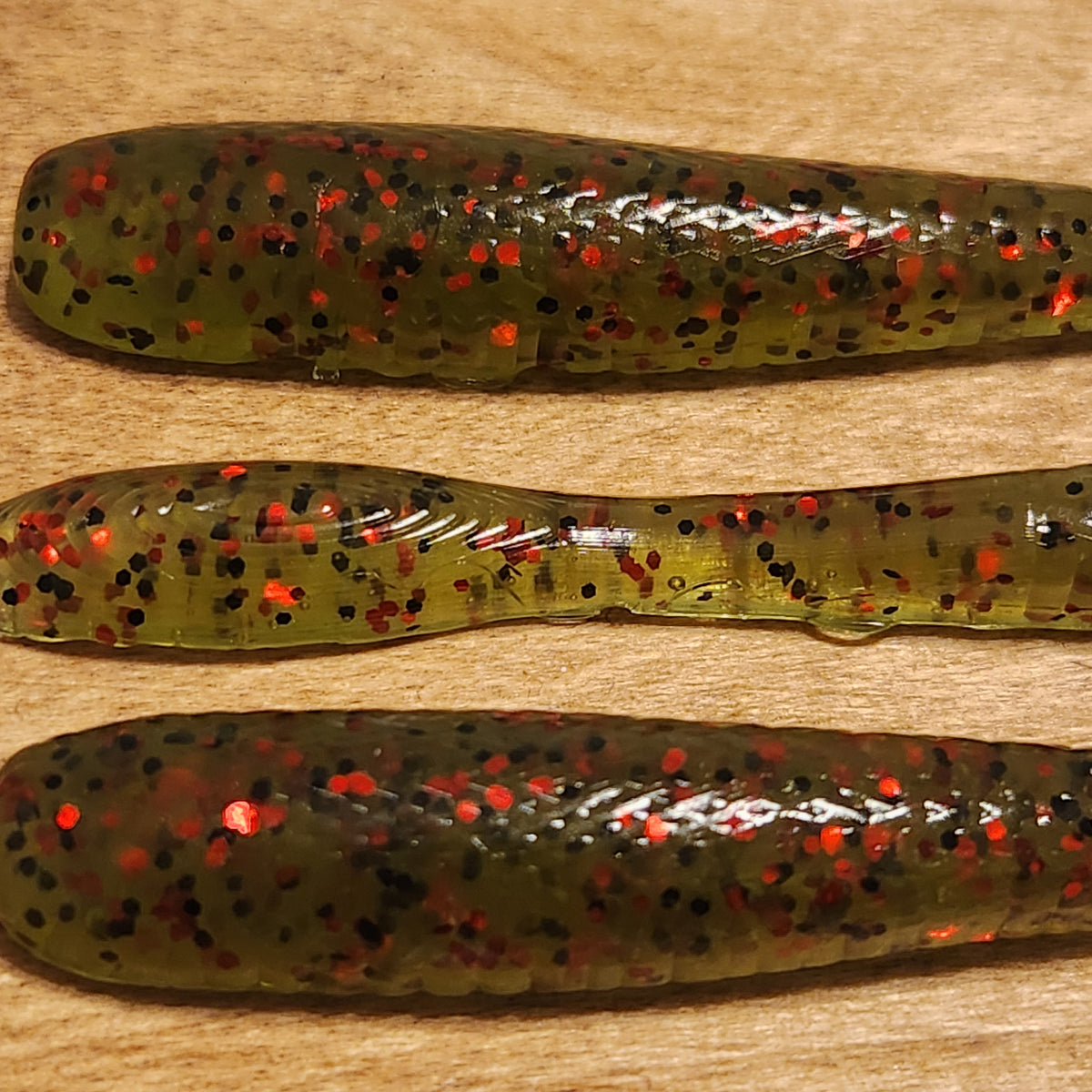 Trigger Flat™ Worm Green Pumpkin Red Flake